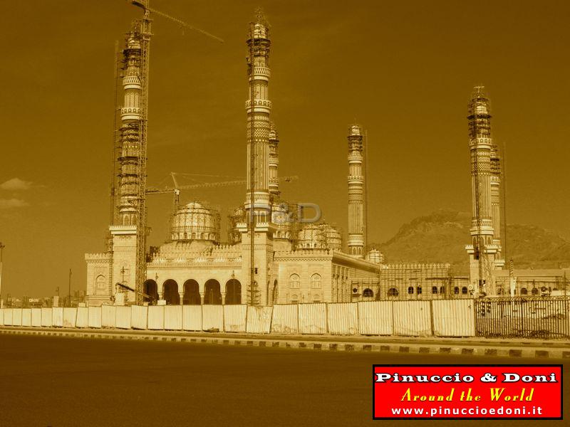 Yemen - Sana'a - 080 (New mosque under construction).jpg